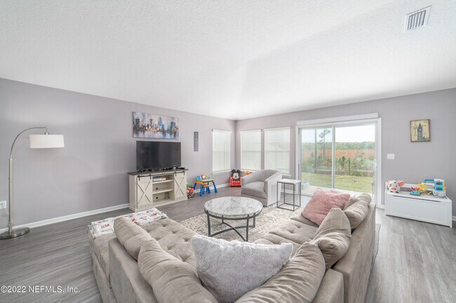 Foto del edificio - 14575 Needham Dr