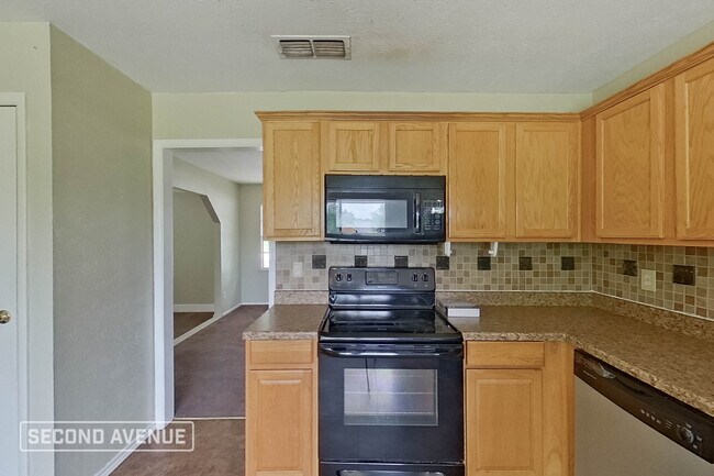 Foto del edificio - 2641 Bluebird Ln