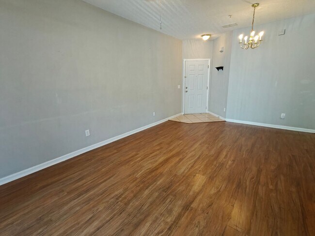 Foto del edificio - Cozy 2 Bedroom Condo on Ground Floor