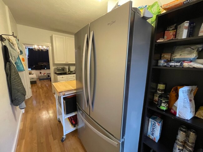 Building Photo - 682 Parker St