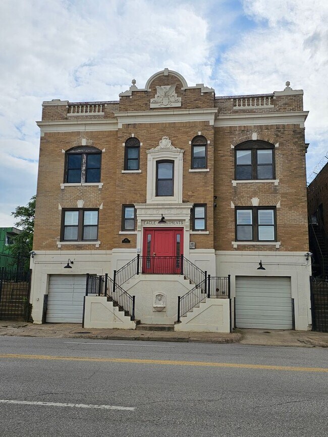 Building Photo - 1615 S Ervay St