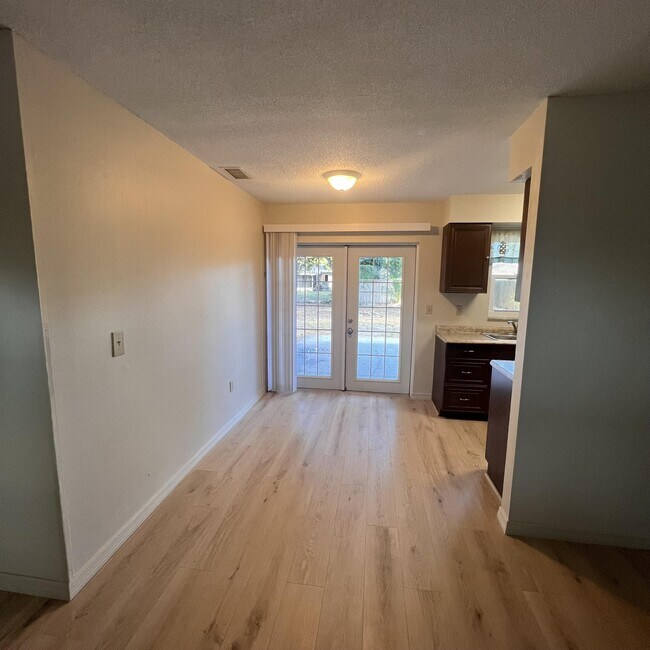 Foto del edificio - 2532 Stratford Dr