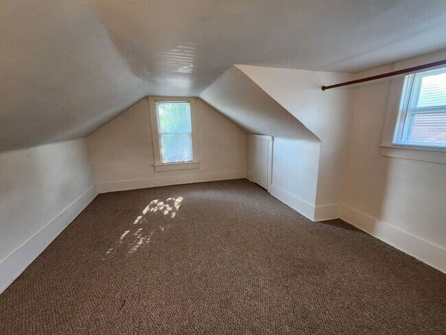Foto del edificio - Cute 3 Bedroom Close to Shopping