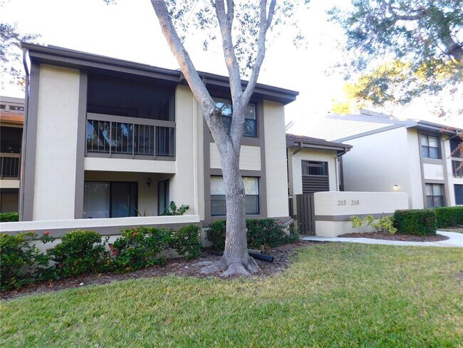 Foto del edificio - 218 Woodlake Wynde