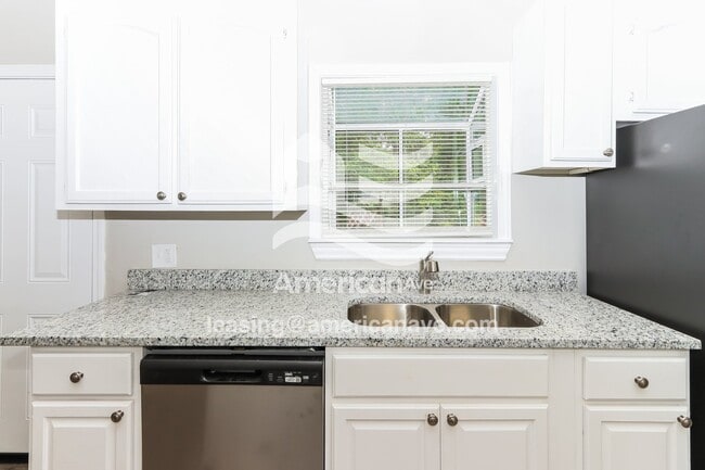 Building Photo - 300 Clairmont Dr