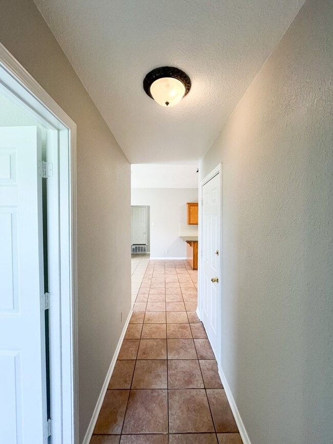 Foto del edificio - 3207 Raven Dr