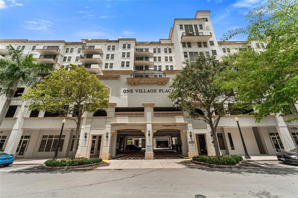 Foto principal - 4100 Salzedo St