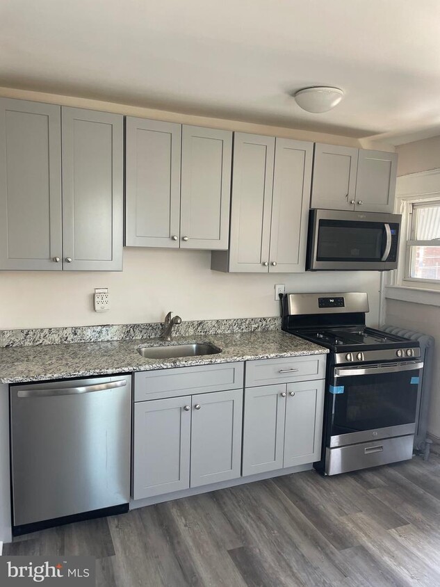 Foto principal - 950 MacDade Blvd
