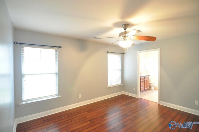 Foto del edificio - 106 Crystal Pond Ct NW