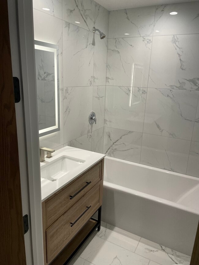 Foto del edificio - 934 W Diversey Pky