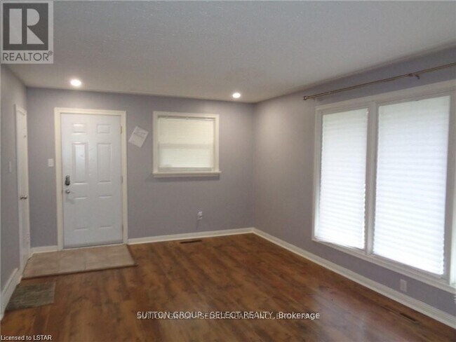 Photo du bâtiment - 83 Britannia Ave