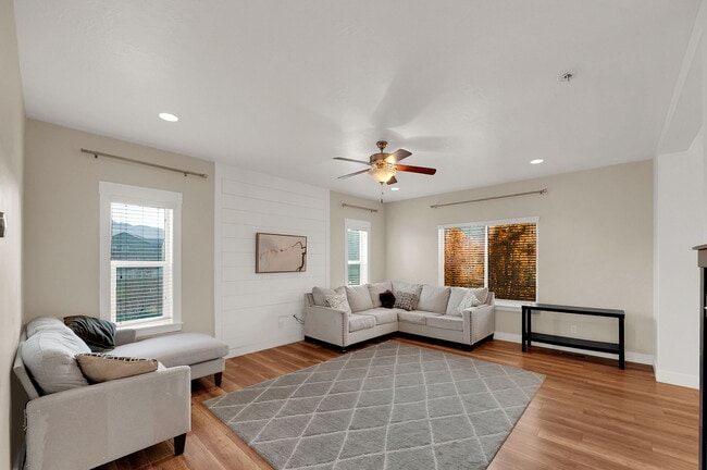 Building Photo - 7847 Sagebrush Ln