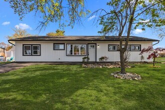Building Photo - 338 Goldenridge Dr