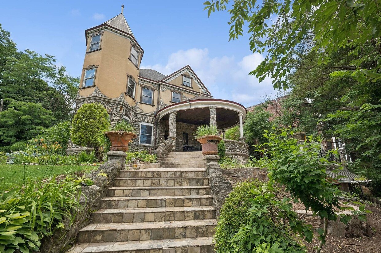 Primary Photo - 161 Park Hill Ave