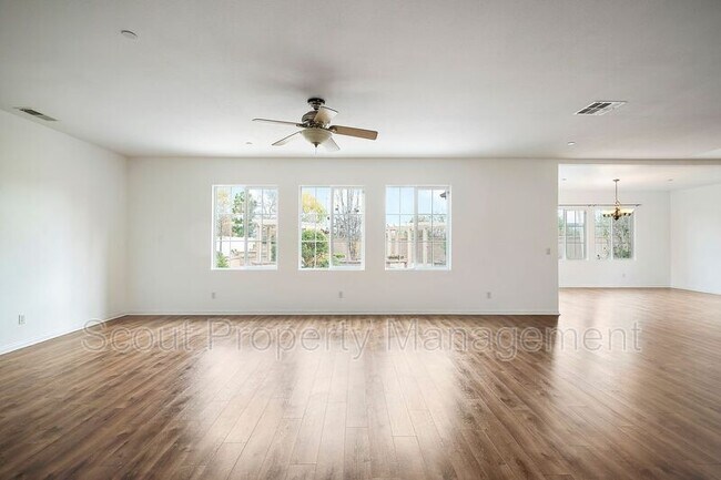 Foto del edificio - 37198 Whispering Hills Dr