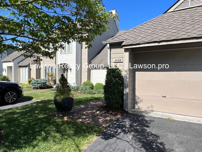 Foto del edificio - Grand Hunting Hills Townhome with Gorgeous...