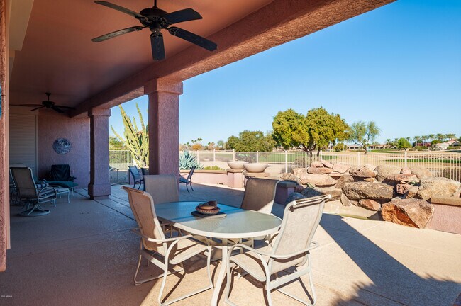 Foto del edificio - 16080 W Desert Winds Dr