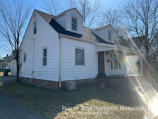 Building Photo - 5115 Stanley Ave