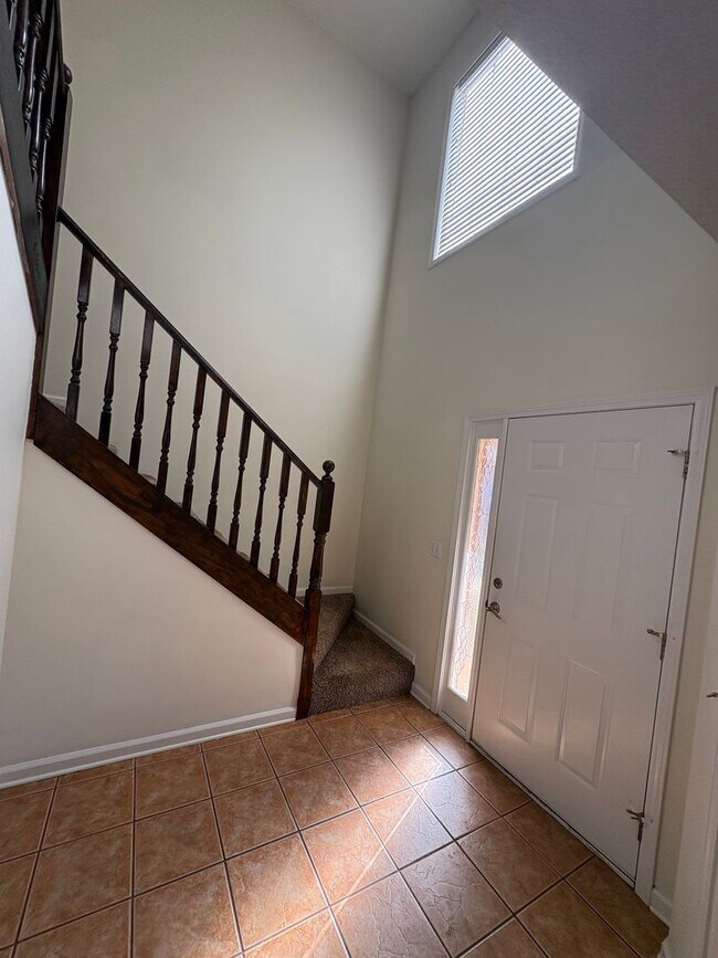 Building Photo - 118 W Briar Dr
