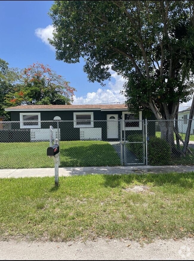 Building Photo - 10850 SW 221st St Rd