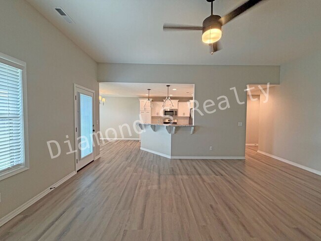 Foto del edificio - **Gorgeous 4-Bedroom Home in Olde World Estates Subdivision**