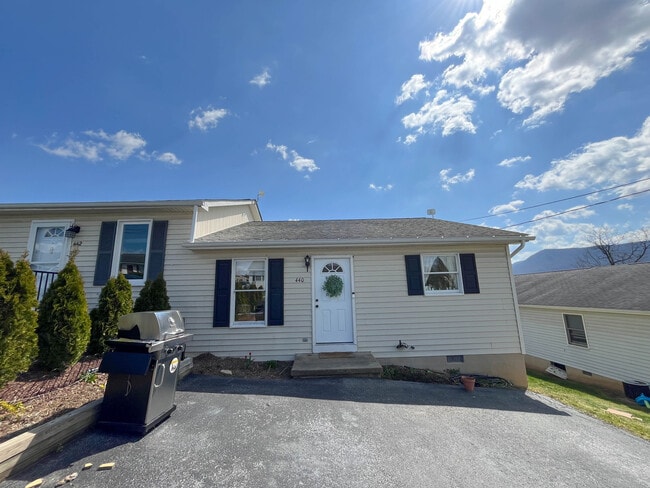 Building Photo - 440 Pleasant View Dr