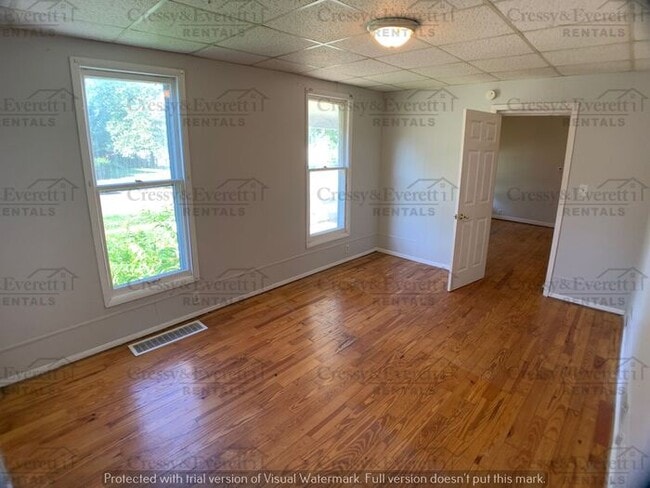 Building Photo - Perfect Size 1br Duplex right outside of D...