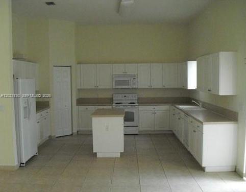 Building Photo - 1423 NE 40th Rd