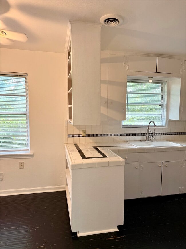 Building Photo - 7018 Alder Dr