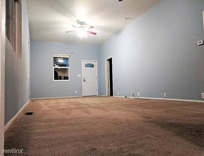 Foto del edificio - 3 br, 1 bath House - 1922 15th Ave S