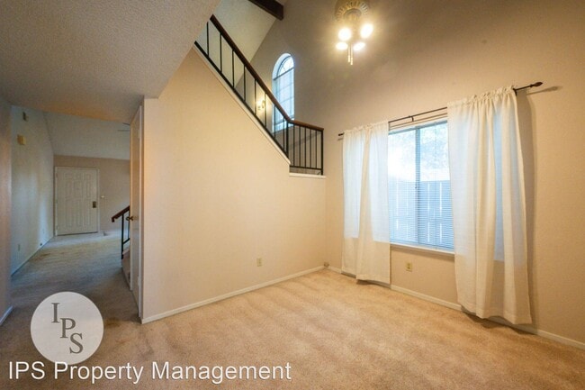 Building Photo - 3 br, 2 bath House - 3770 W. Barstow Ave.,...