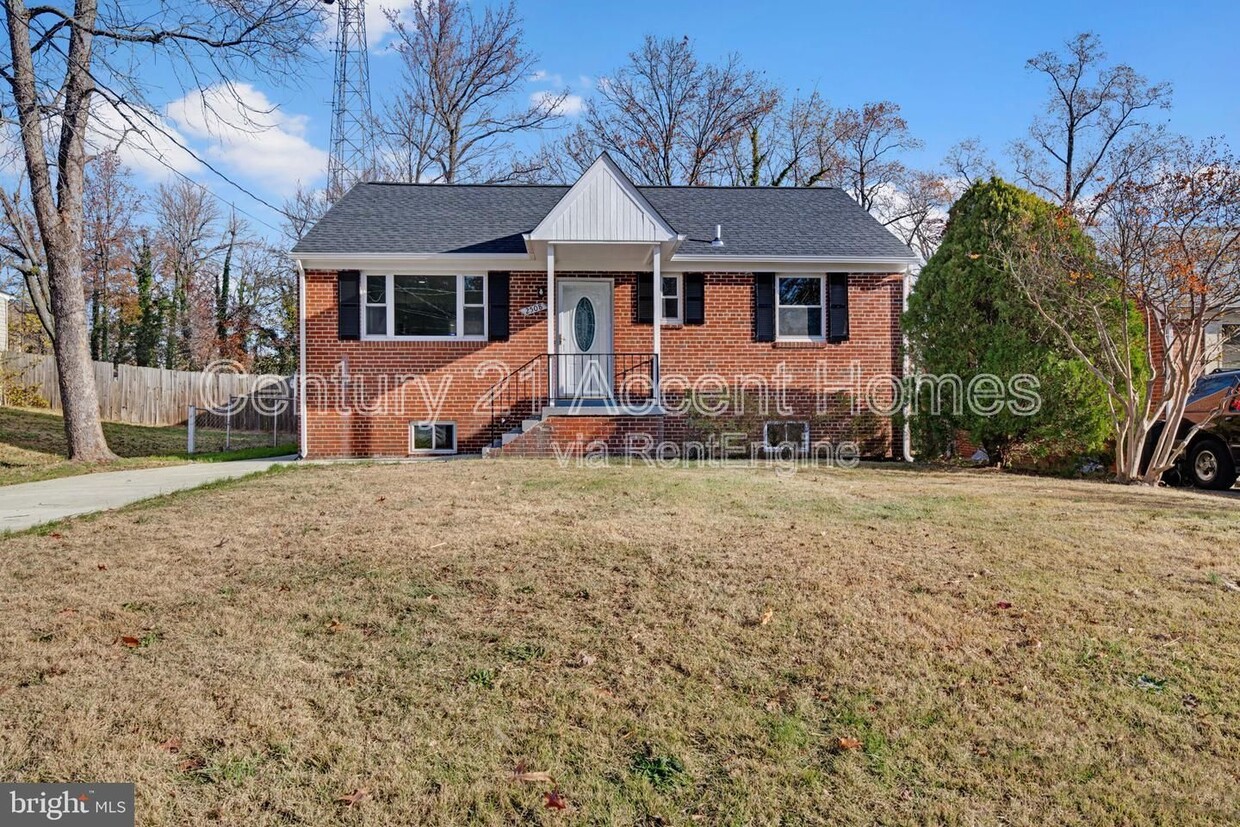 Primary Photo - 2508 Larry Ave