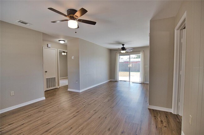 Building Photo - 1056 Venetian Pkwy