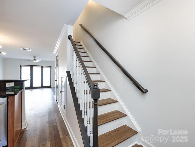 Foto del edificio - 1348 Green Oaks Ln