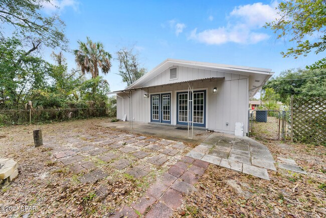 Building Photo - 1206 Fairy Ave
