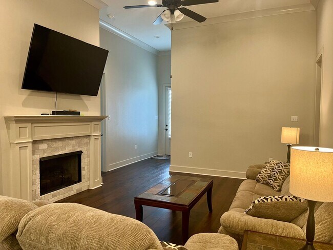 Building Photo - 1/2 MONTH FREE MOVE IN SPECIAL IN PRAIRIEV...