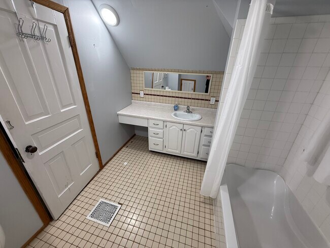Foto del edificio - 2325 E 5th St