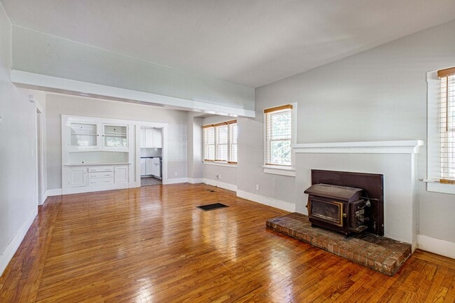 Foto del edificio - 3 bedroom home for RENT in Modesto - Close...