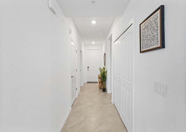 Building Photo - 15375 Grn Acrs Ave