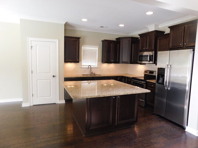 Building Photo - Welcome Home to Luxury Living in Lake Cyrus!
