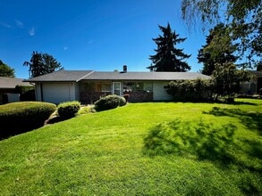 Building Photo - 5010 Douglas Dr