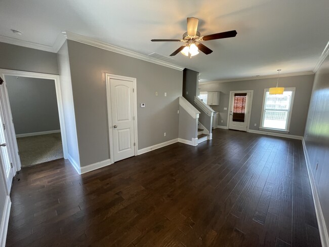 Living area - 308 Paul T Cir