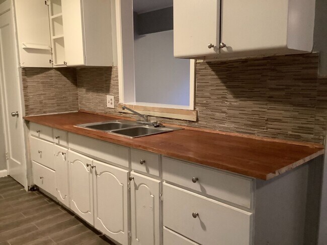 Foto del edificio - 2 Bedroom 1 Bath available for Rent