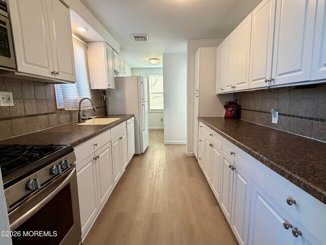 Foto del edificio - 546 E Bayview Ave