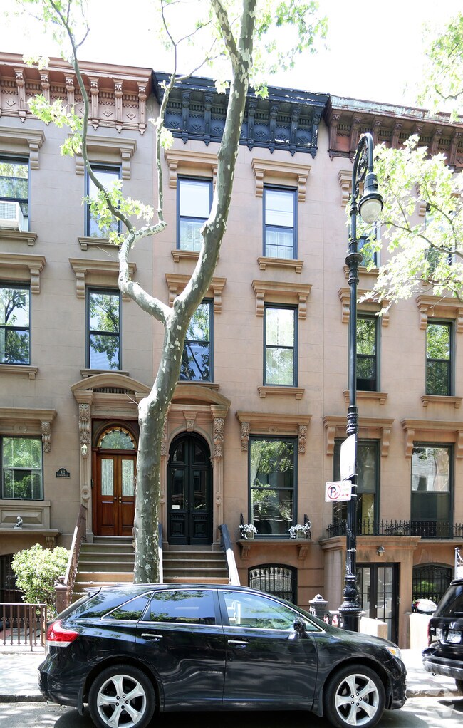 Foto del edificio - 410 1/2 Clinton St