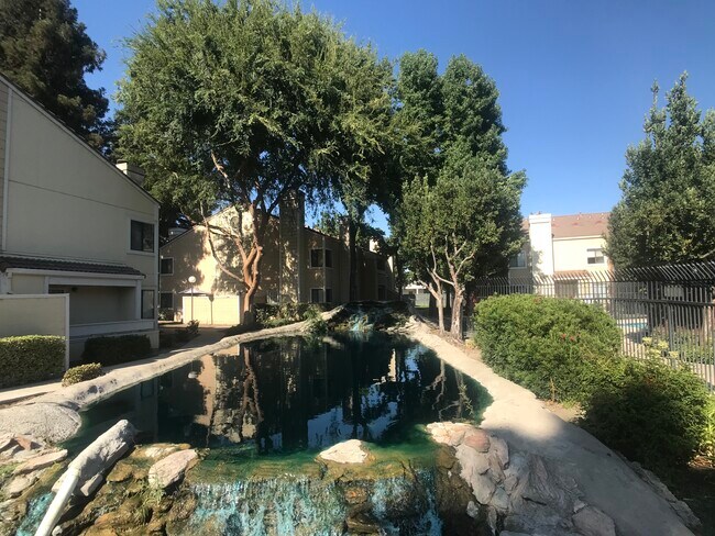 Building Photo - 1719 Pyrenees Ave