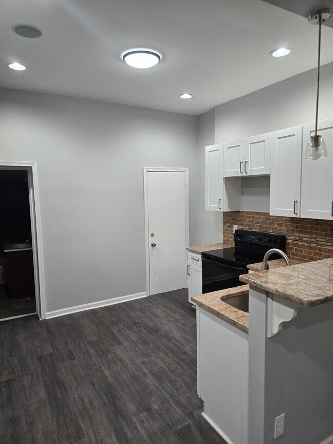 Building Photo - 342 N 52nd St