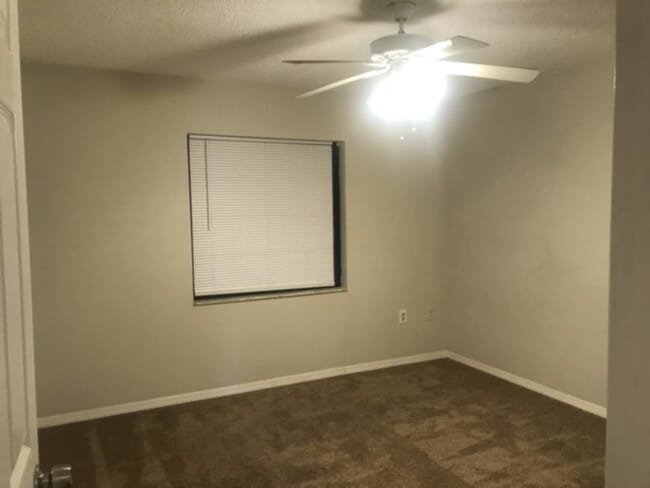 Foto del edificio - "Charming 2-Bed Condo Retreat in St. Cloud...