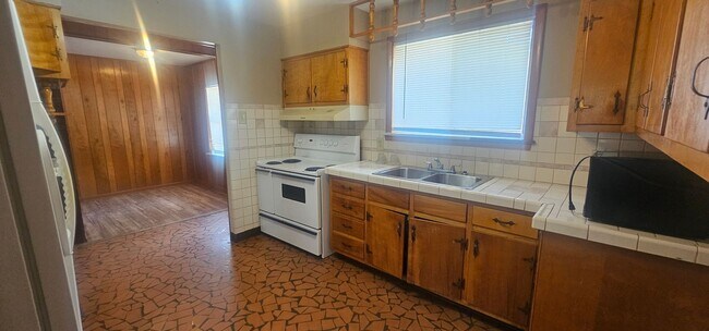 Foto del edificio - 3456 Bowman Ave