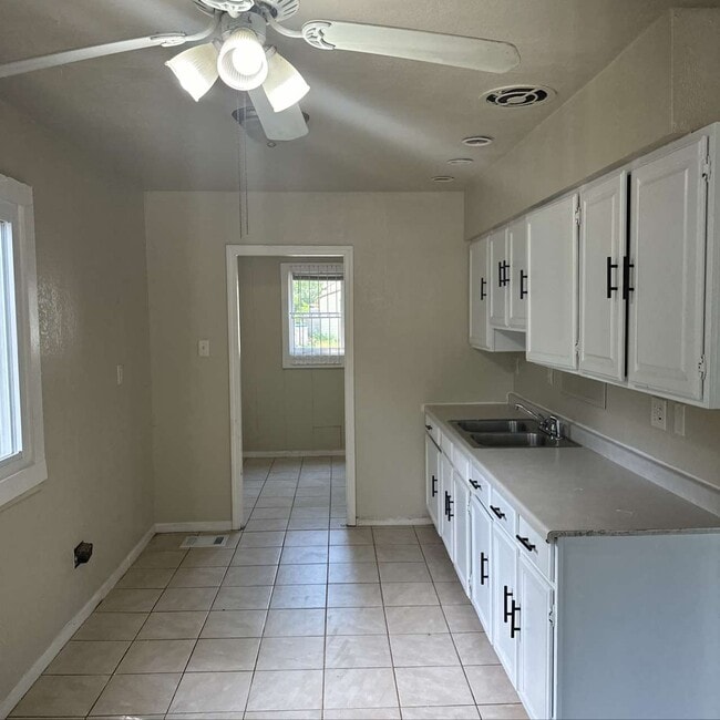 Building Photo - 5817 N Teutonia Ave